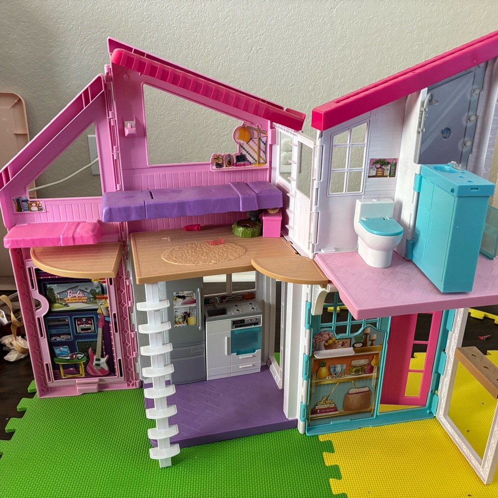 Barbie Malibu beach house
